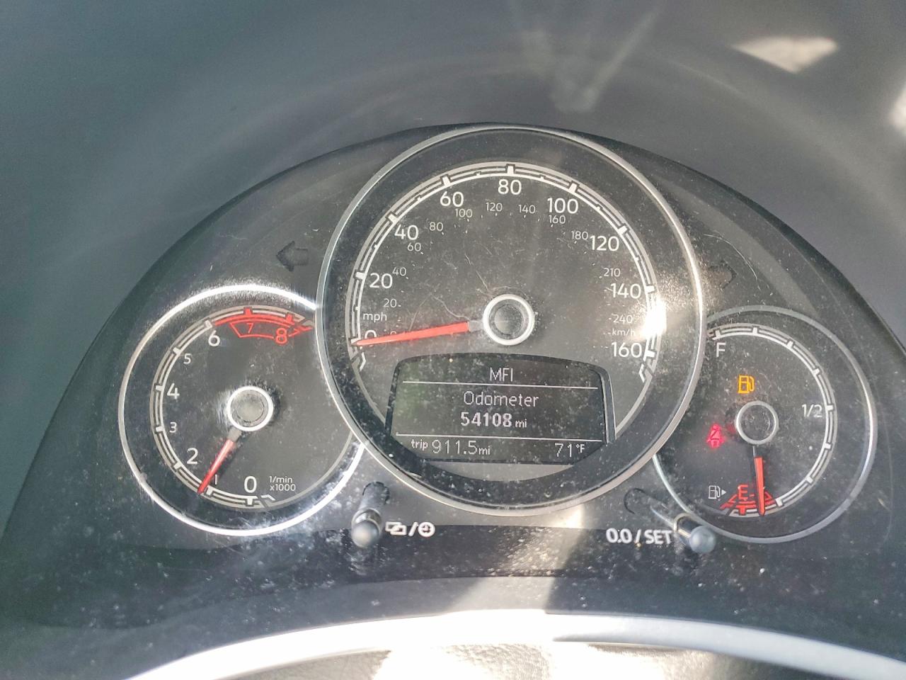 2019 VOLKSWAGEN BEETLE S photo 9