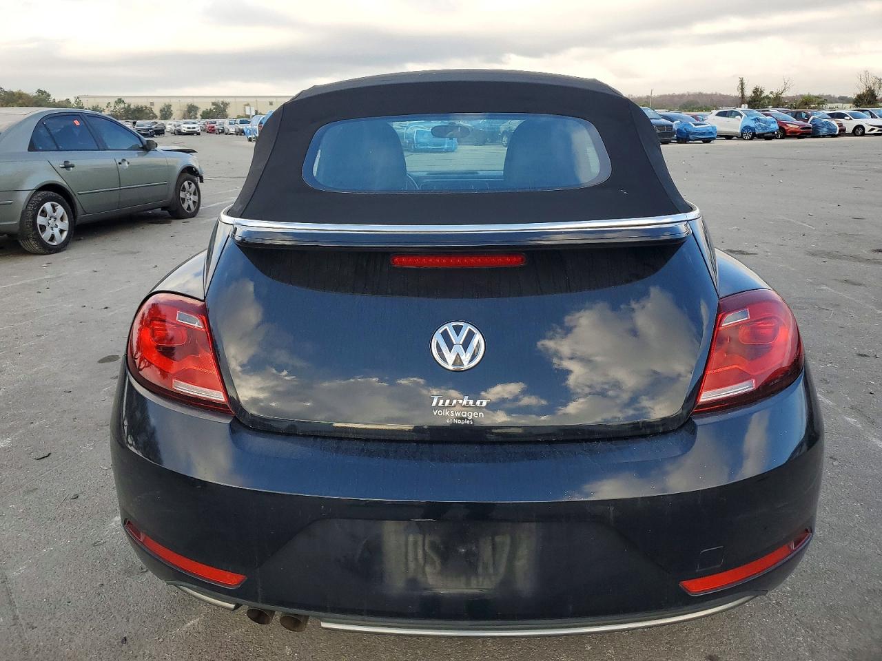 2019 VOLKSWAGEN BEETLE S photo 6