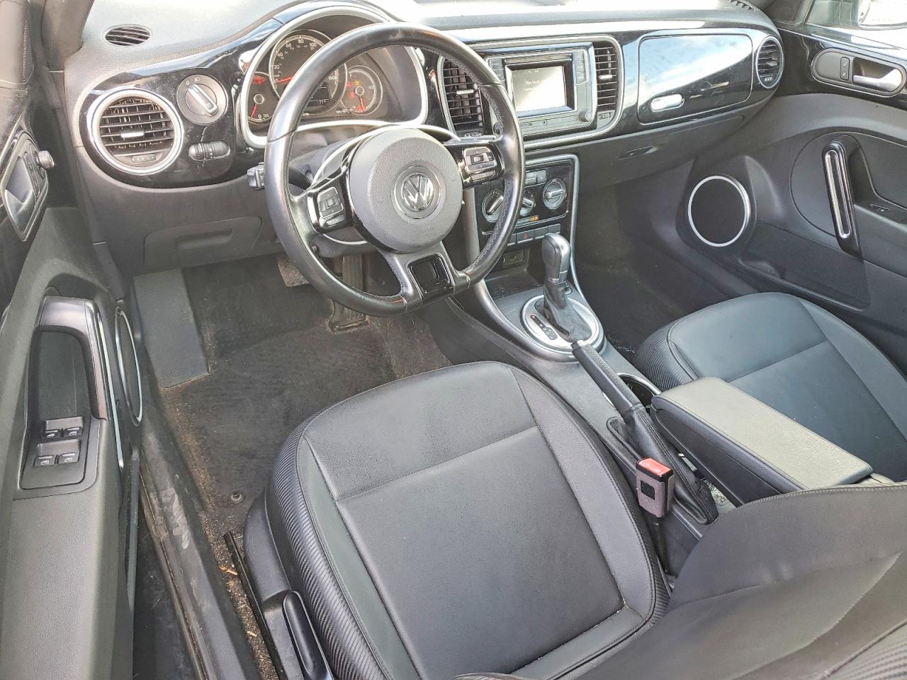 2019 VOLKSWAGEN BEETLE S photo 8