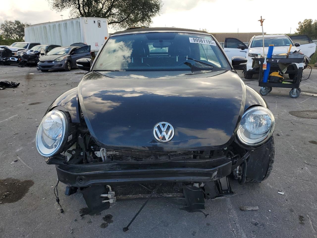 2019 VOLKSWAGEN BEETLE S photo 5