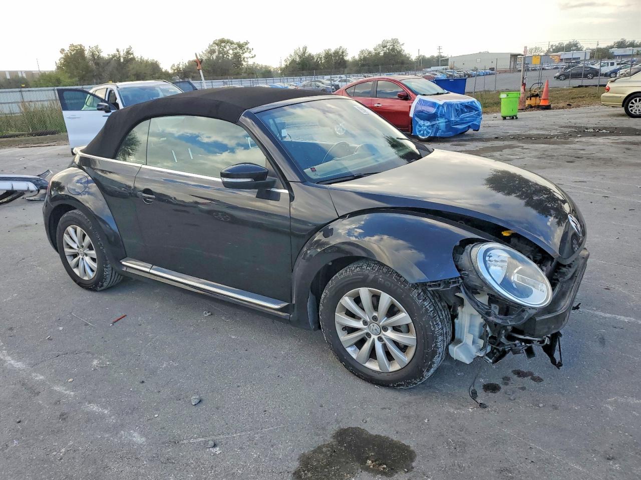 2019 VOLKSWAGEN BEETLE S photo 4