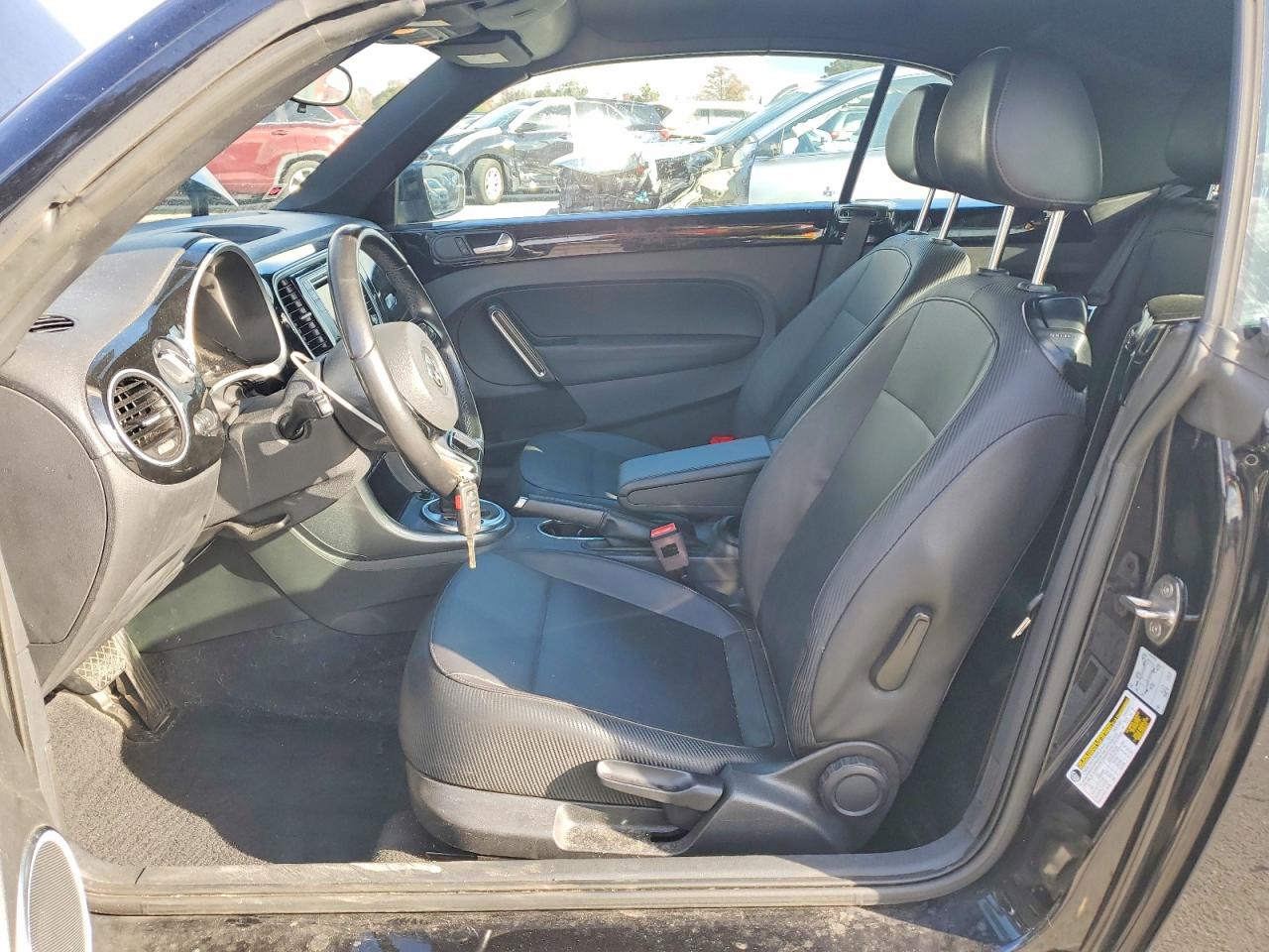 2019 VOLKSWAGEN BEETLE S photo 7