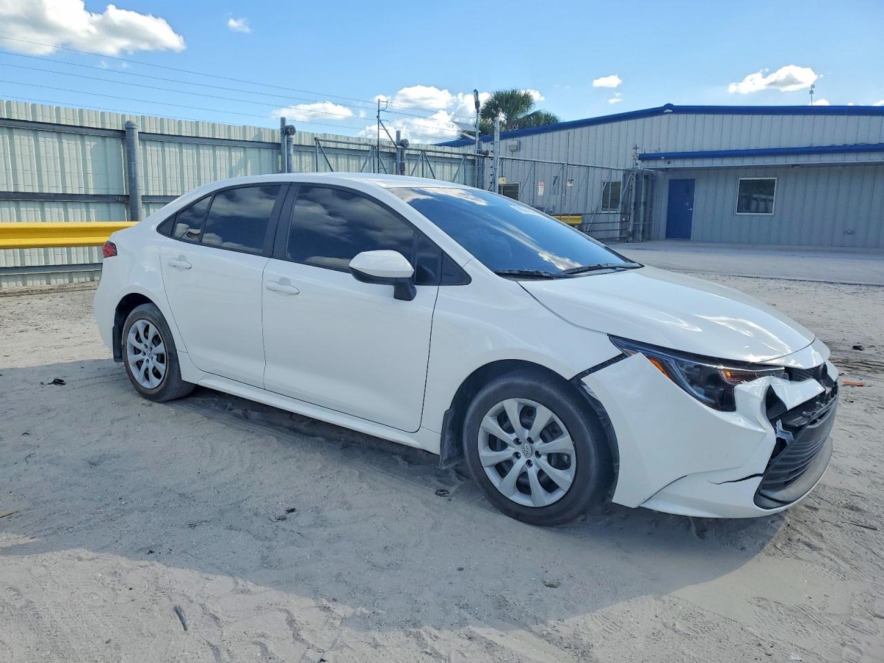 2024 TOYOTA COROLLA LE photo 4