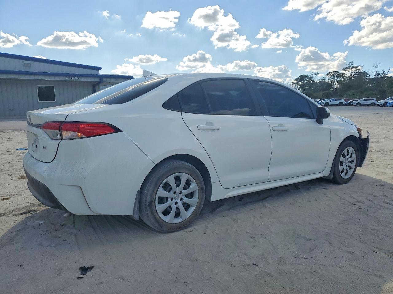 2024 TOYOTA COROLLA LE photo 3