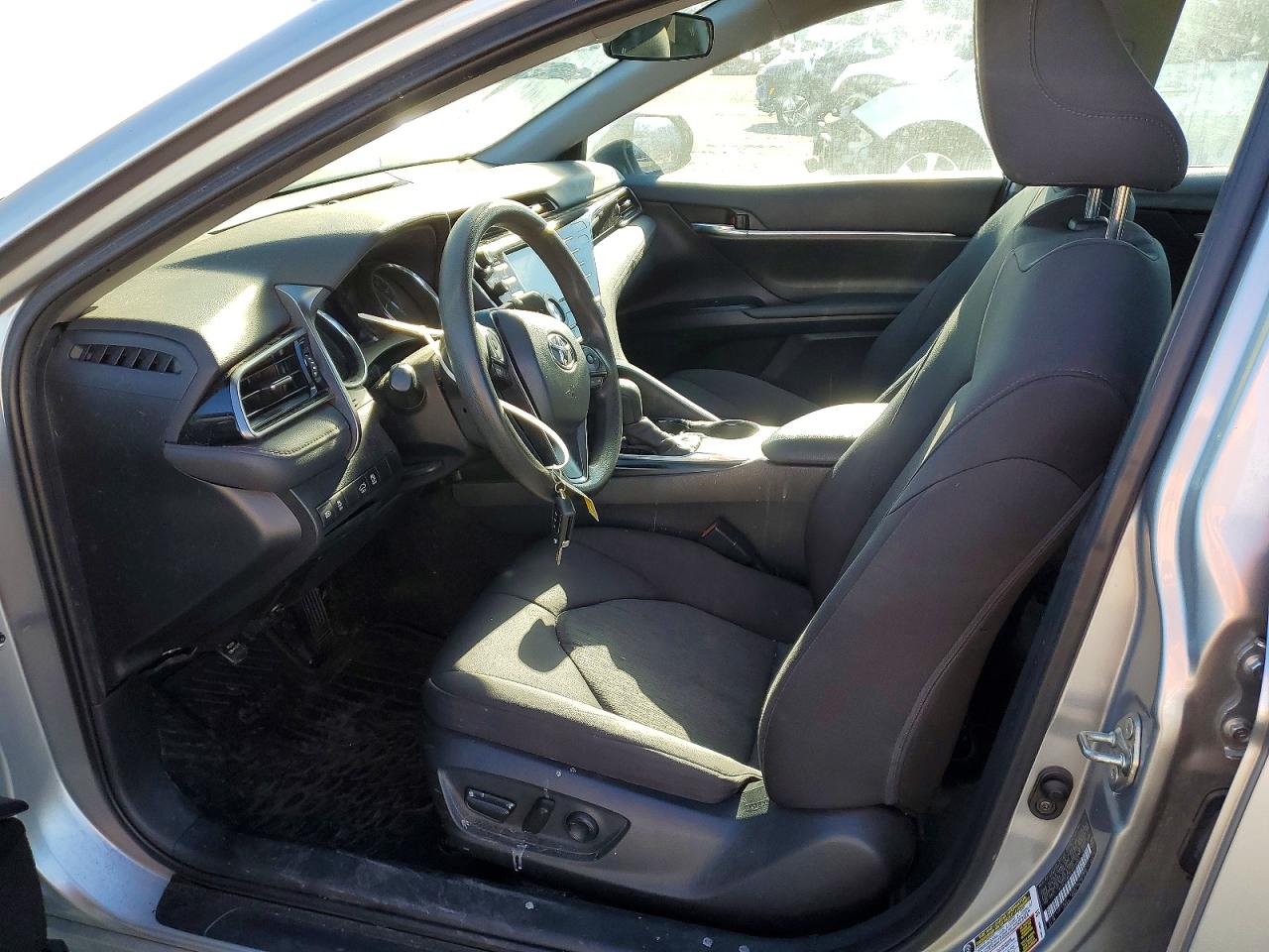 2020 TOYOTA CAMRY LE photo 7