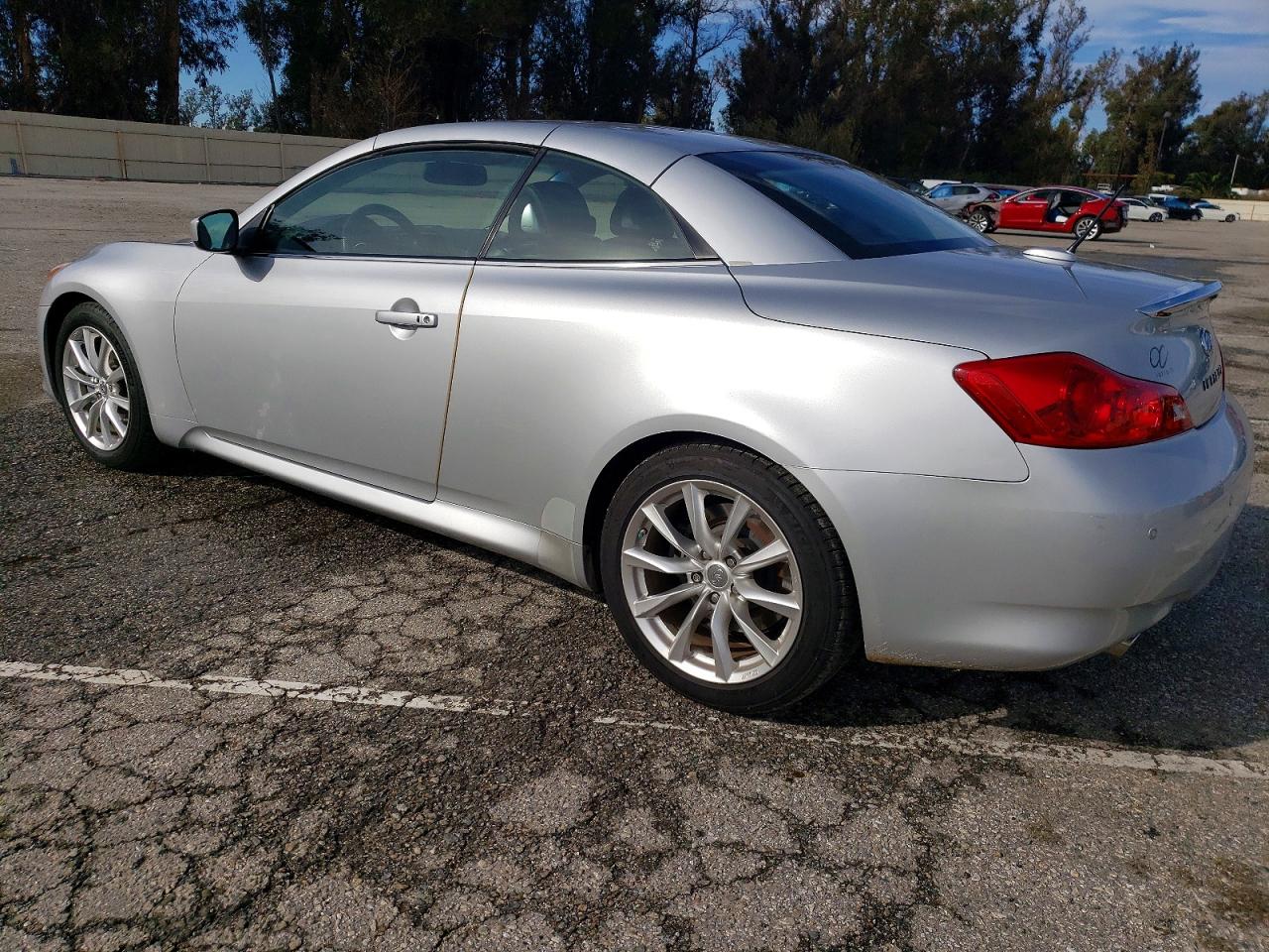 2011 INFINITI G37 BASE photo 2