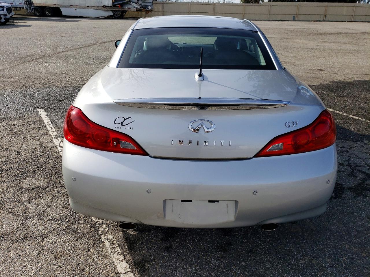 2011 INFINITI G37 BASE photo 6