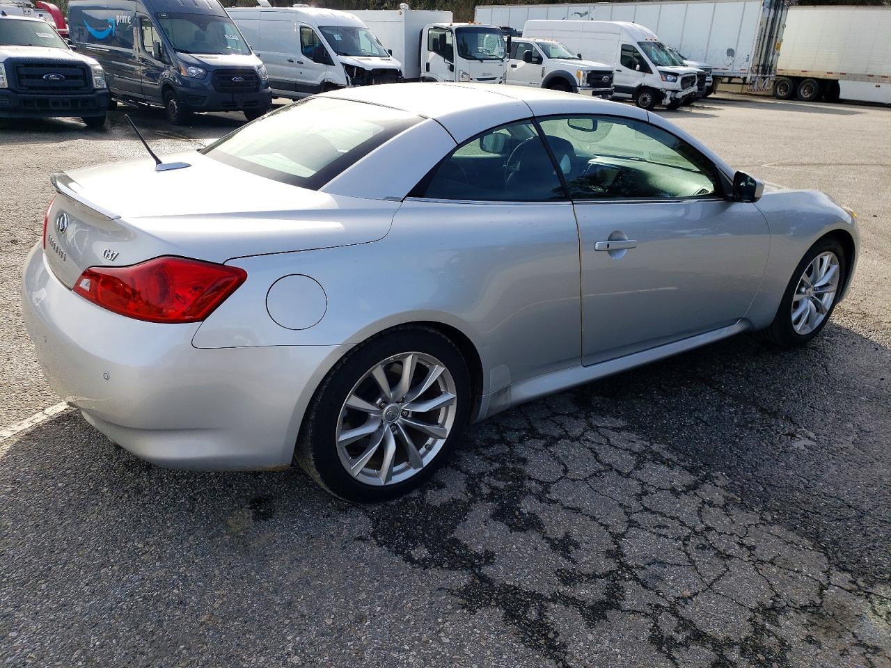 2011 INFINITI G37 BASE photo 3