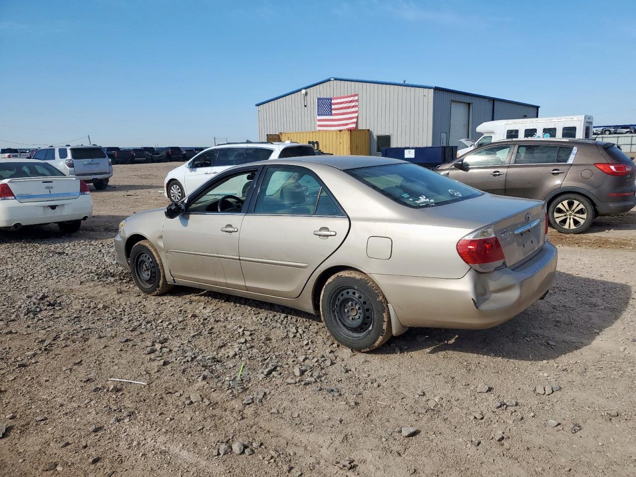 2006 TOYOTA CAMRY LE photo 2