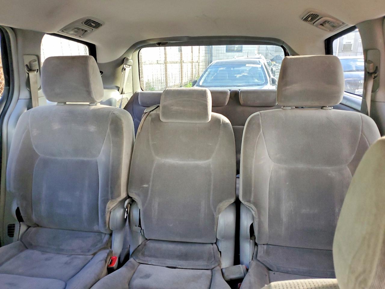 2004 TOYOTA SIENNA CE photo 19