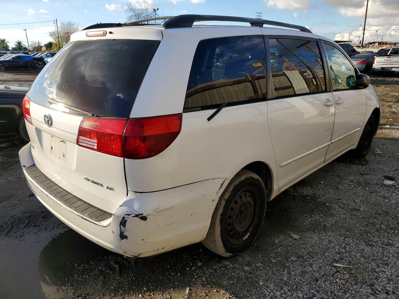 2004 TOYOTA SIENNA CE photo 5