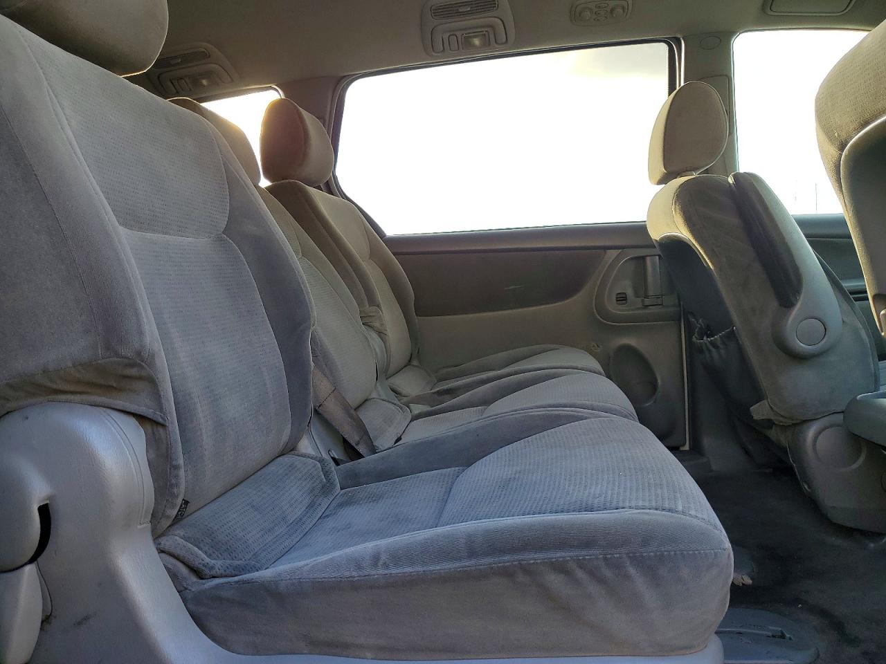 2004 TOYOTA SIENNA CE photo 21