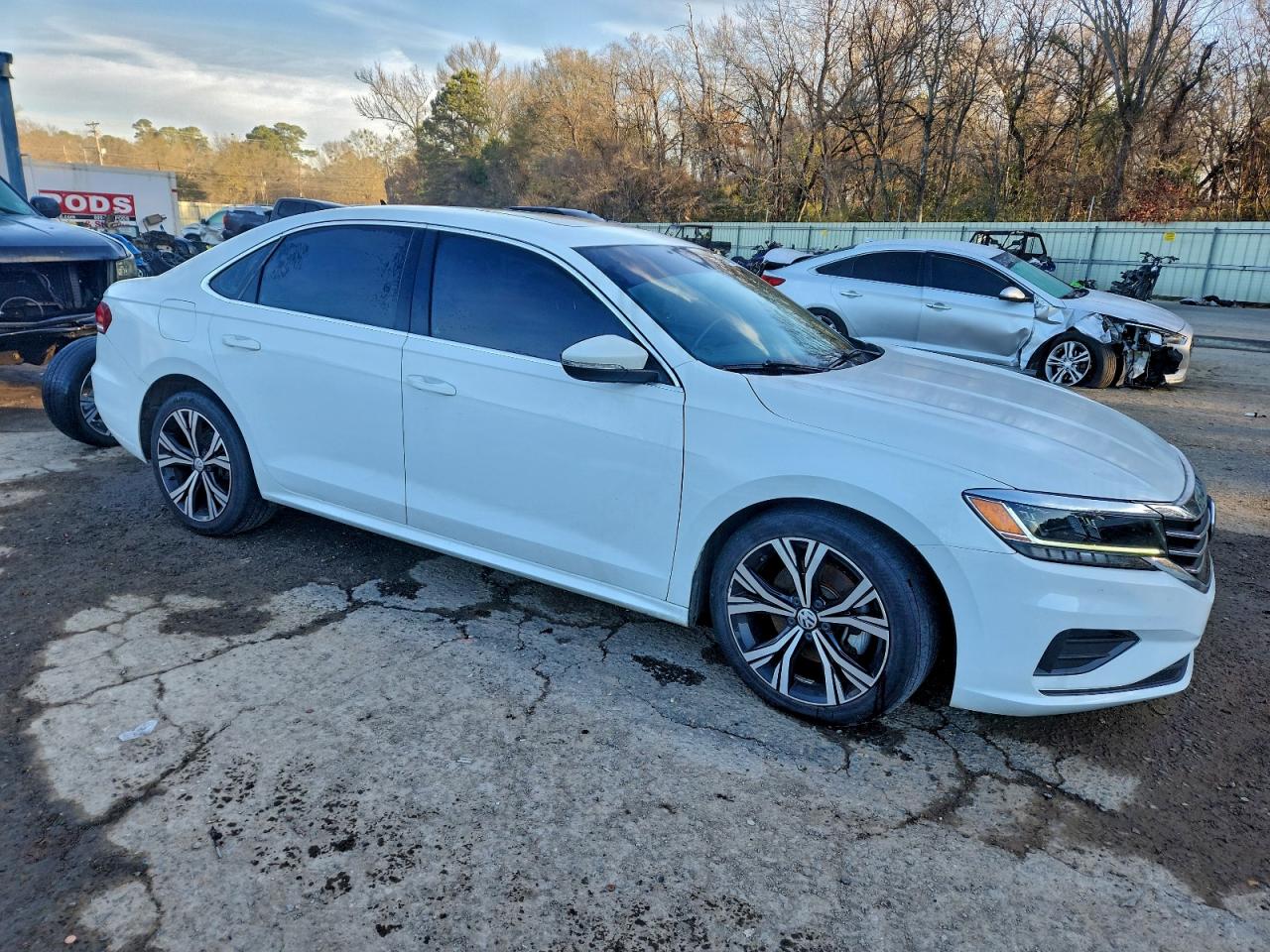 2021 VOLKSWAGEN PASSAT SE photo 4