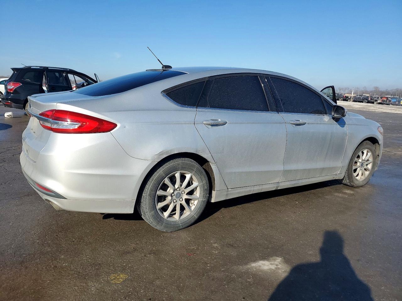 2017 FORD FUSION S photo 3