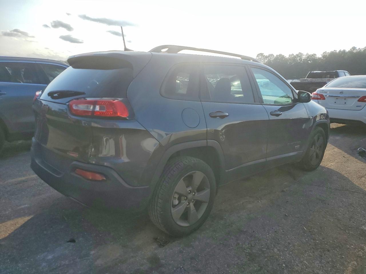 2017 JEEP CHEROKEE LATITUDE photo 3