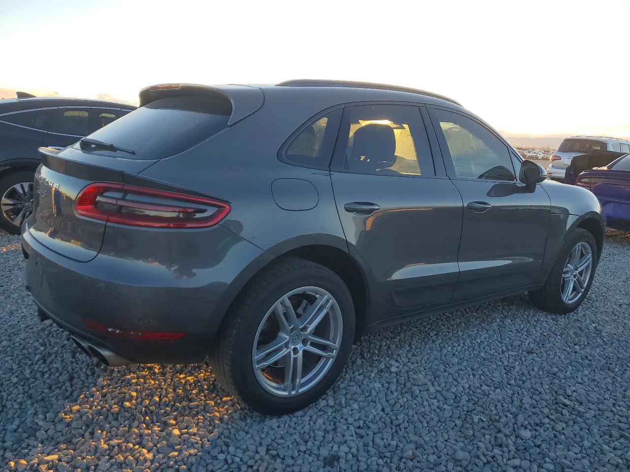 2016 PORSCHE MACAN S photo 3