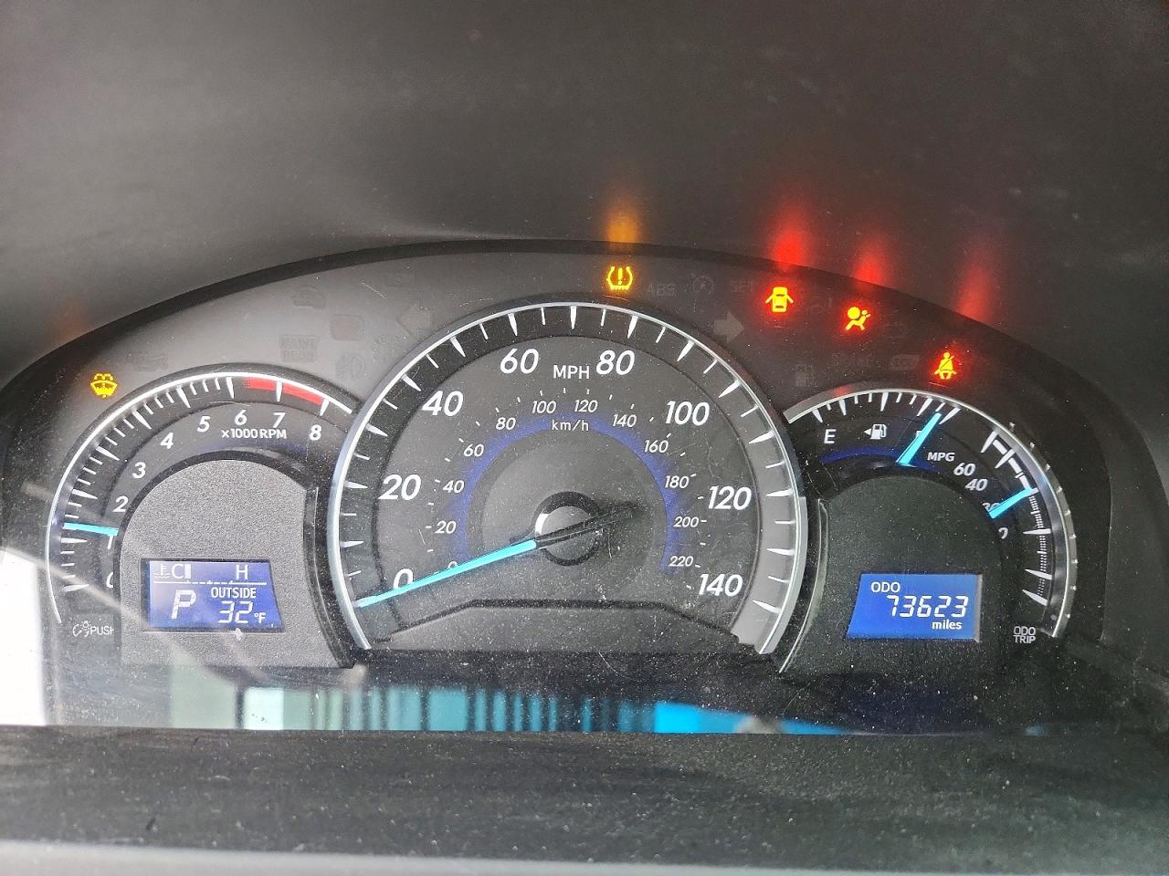 2014 TOYOTA CAMRY L photo 9