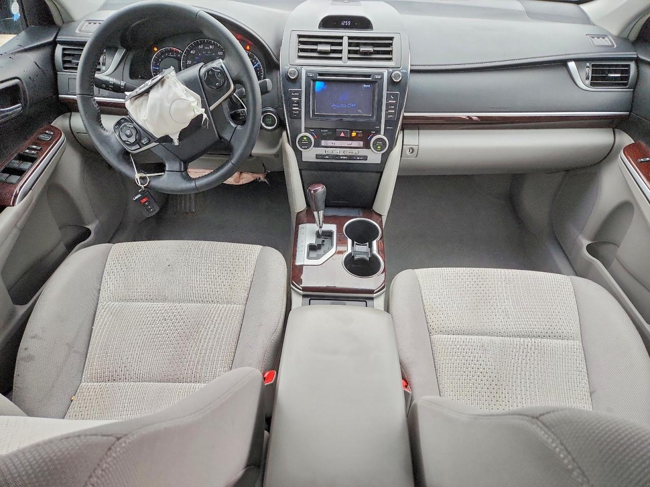2014 TOYOTA CAMRY L photo 8