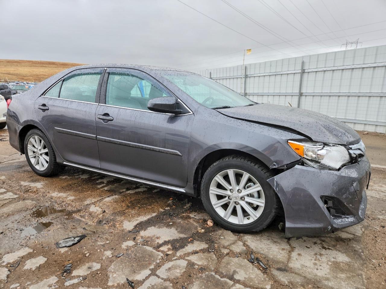 2014 TOYOTA CAMRY L photo 4