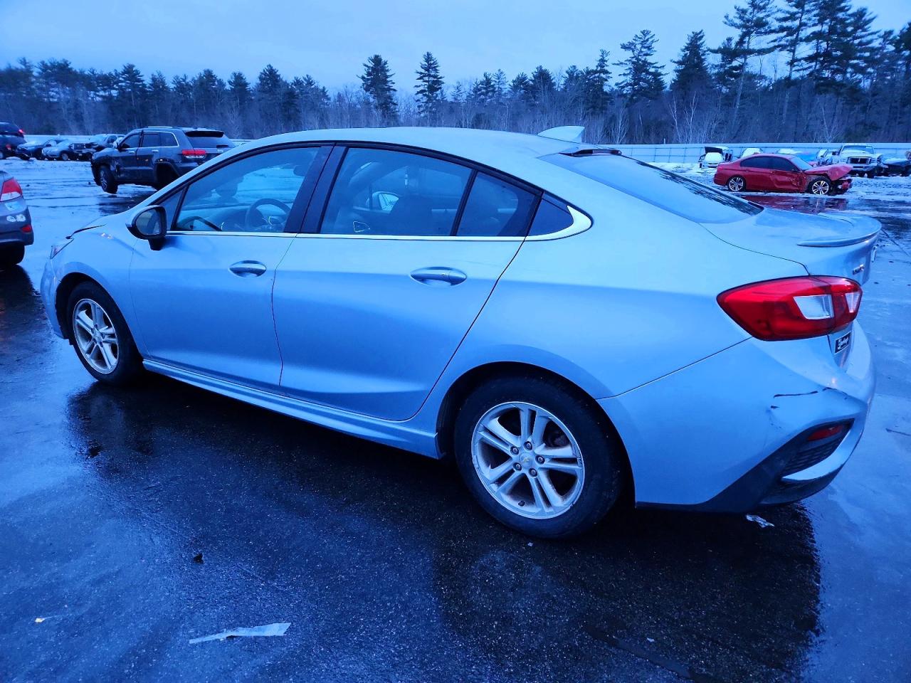 2017 CHEVROLET CRUZE LT photo 2
