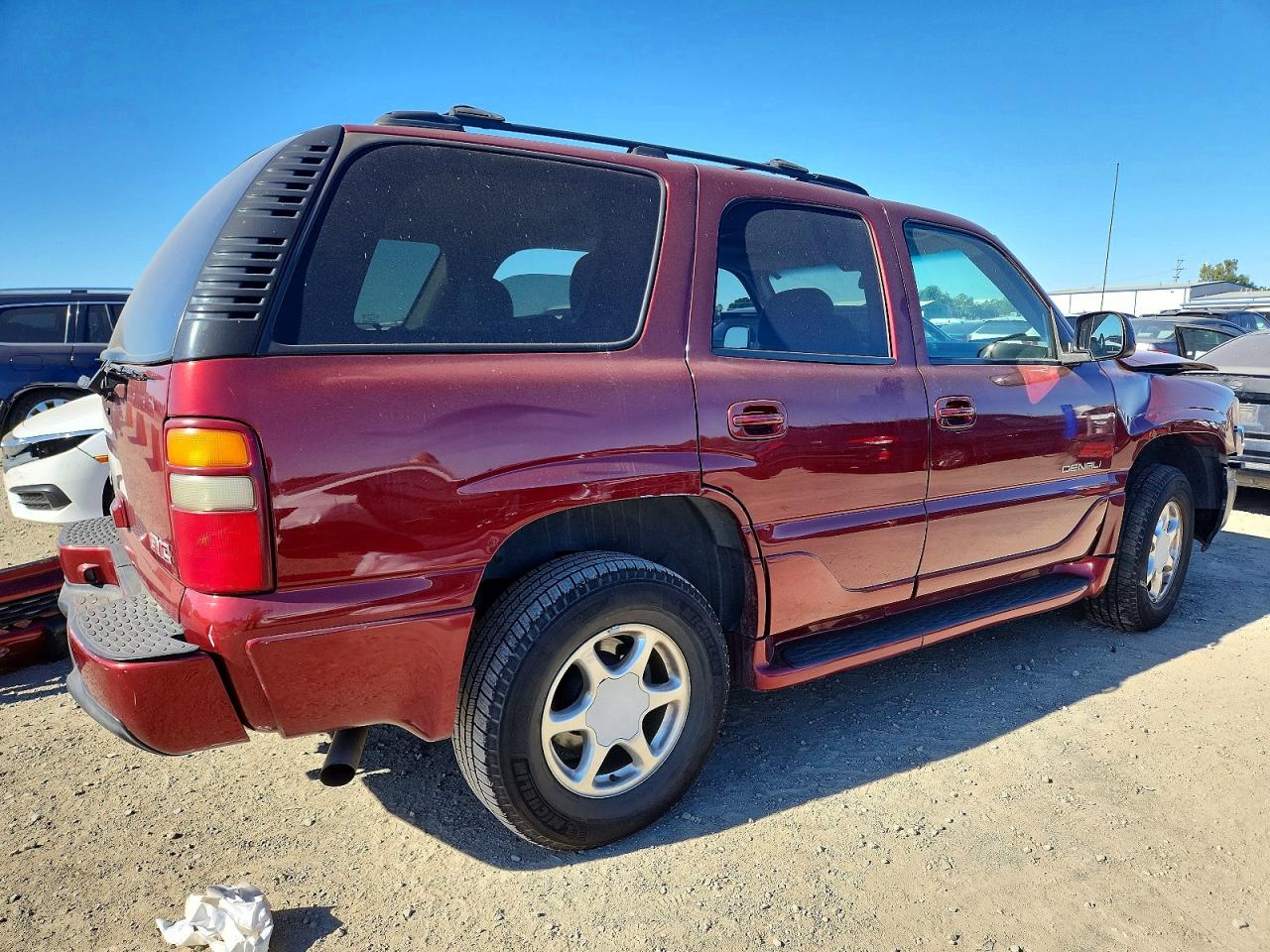 2003 GMC YUKON DENALI photo 3