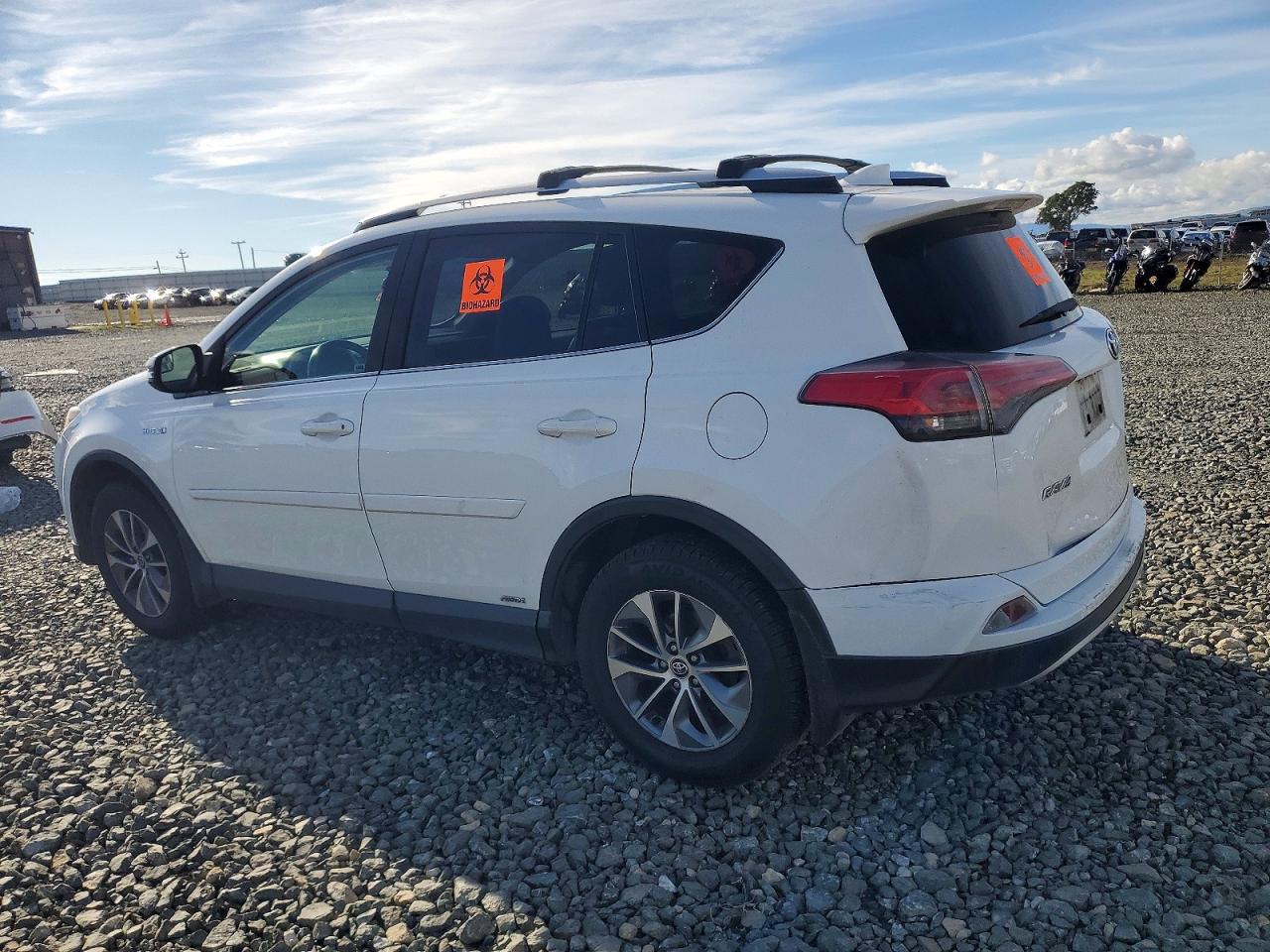 2016 TOYOTA RAV4 HV XLE photo 2