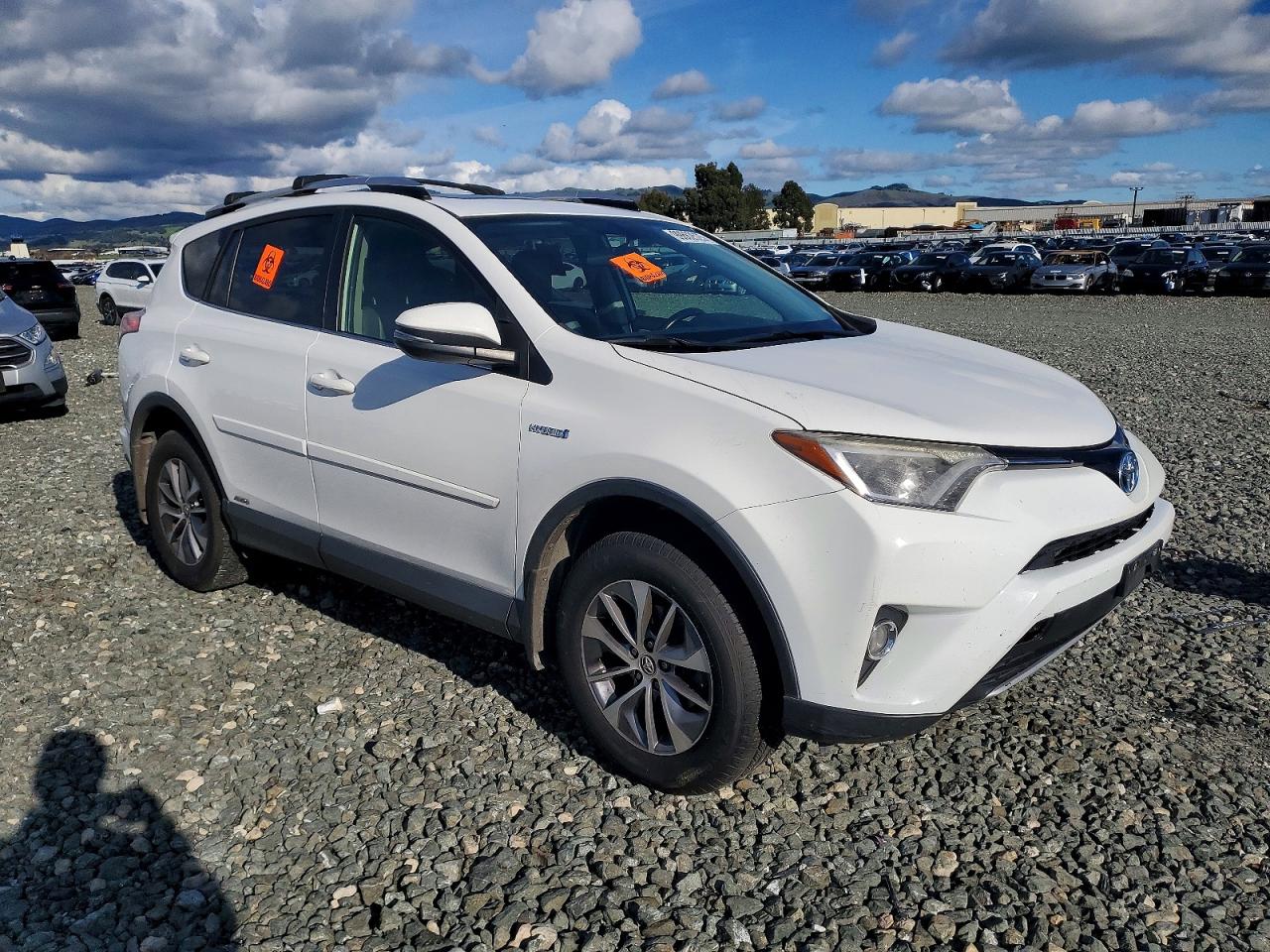 2016 TOYOTA RAV4 HV XLE photo 4