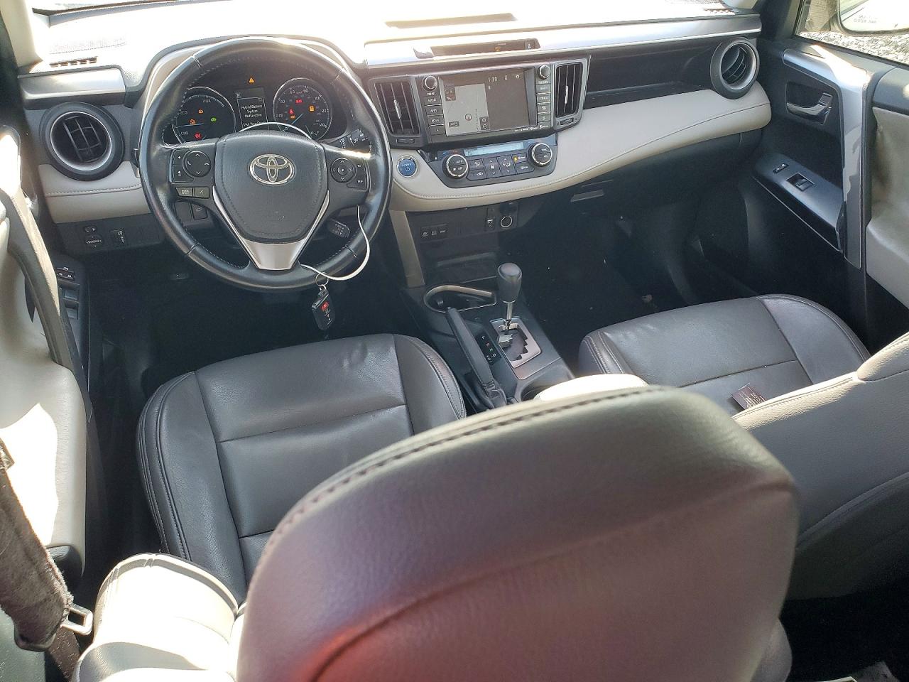 2016 TOYOTA RAV4 HV XLE photo 8