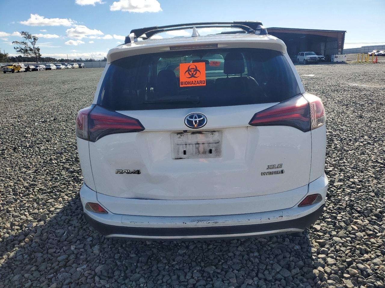2016 TOYOTA RAV4 HV XLE photo 6
