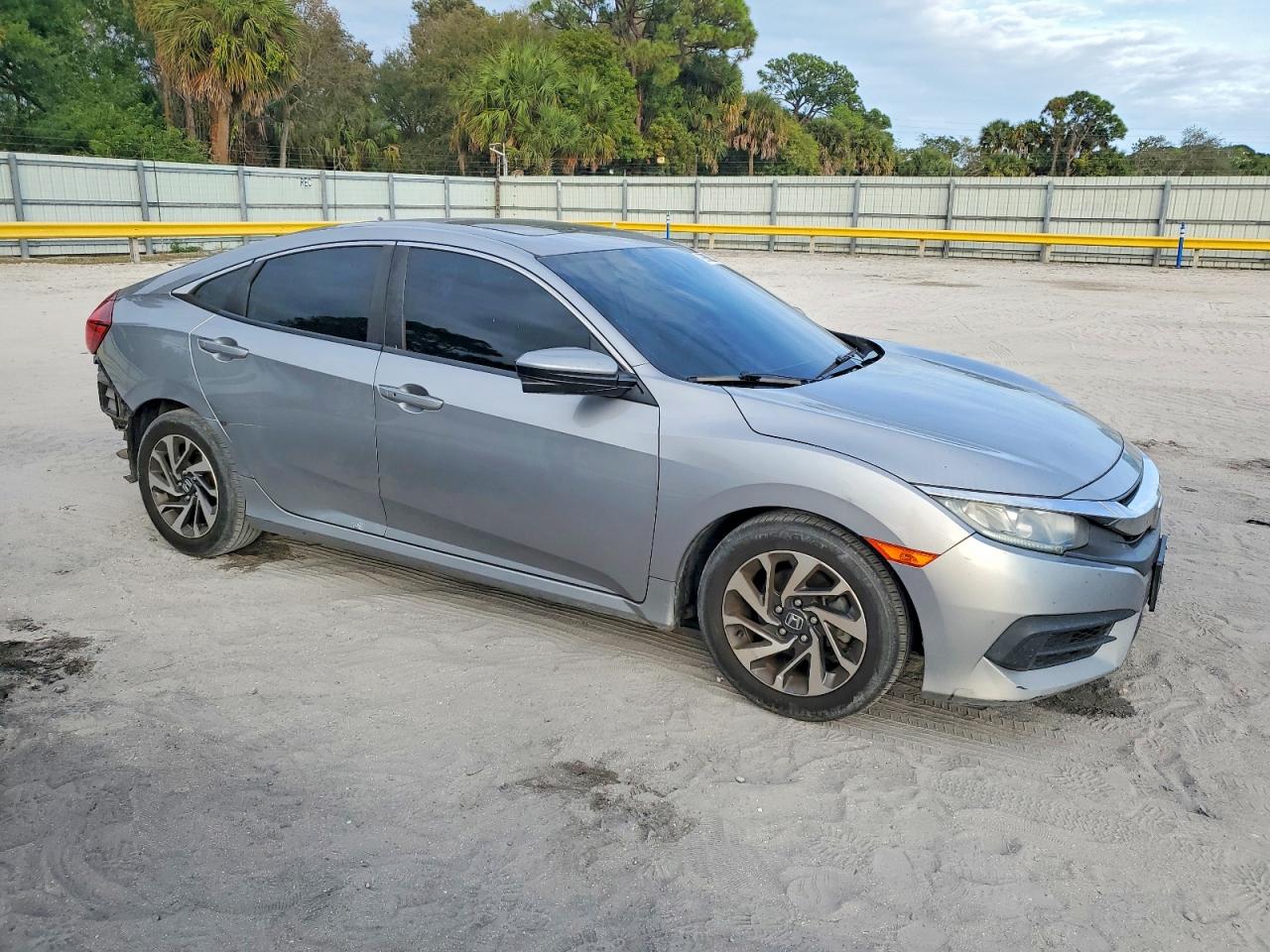 2016 HONDA CIVIC EX photo 4
