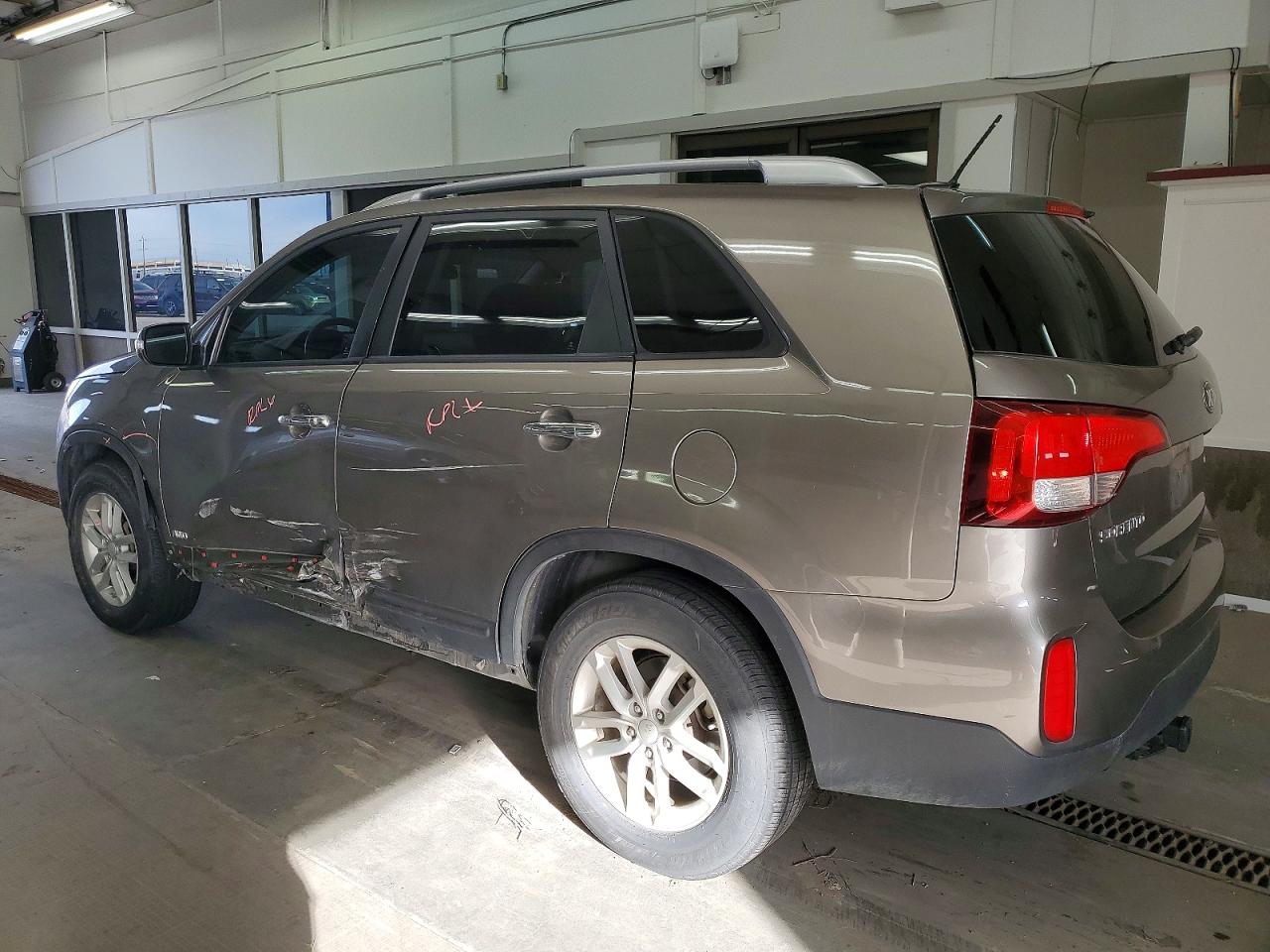 2014 KIA SORENTO LX photo 2