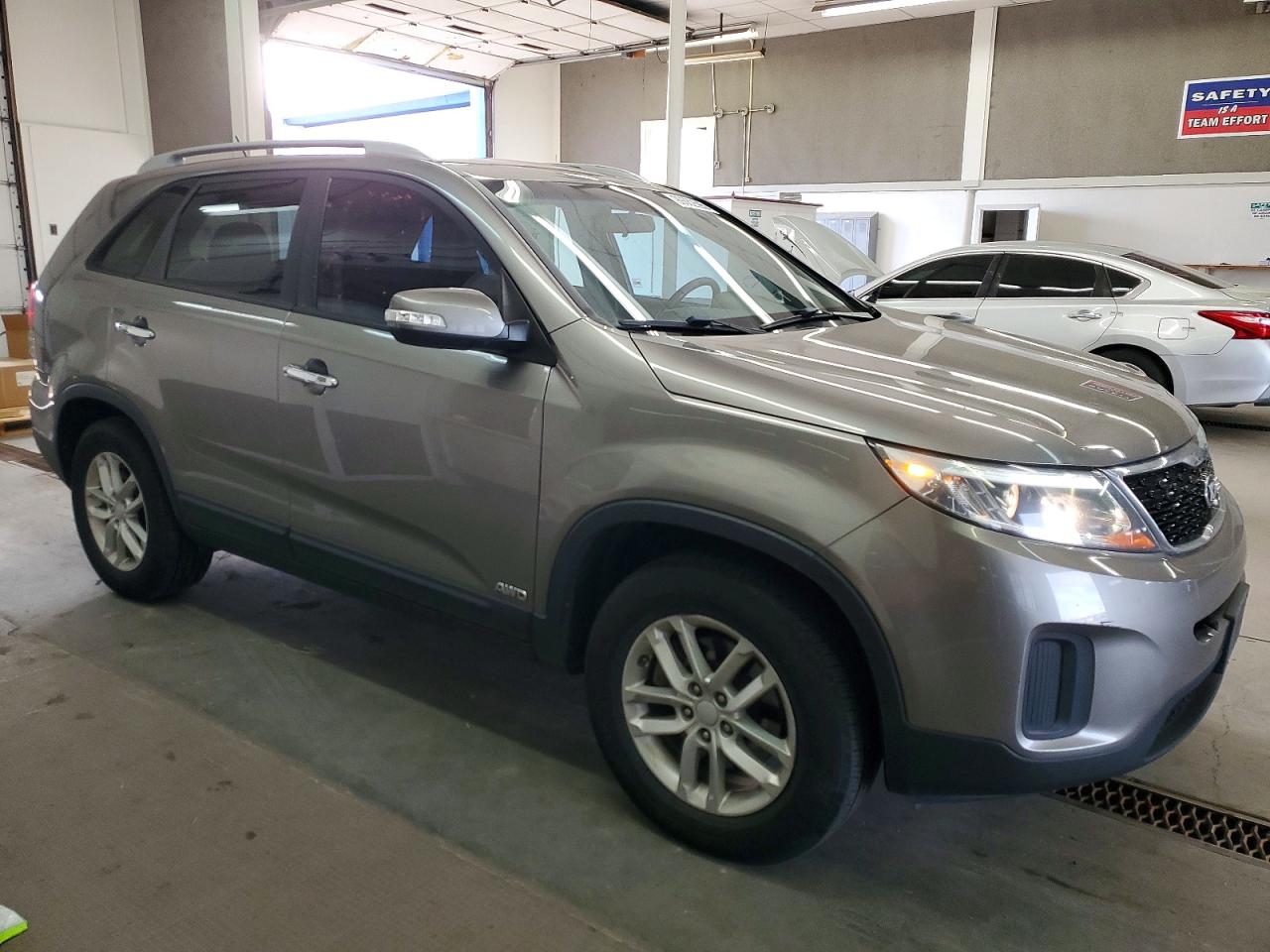 2014 KIA SORENTO LX photo 4