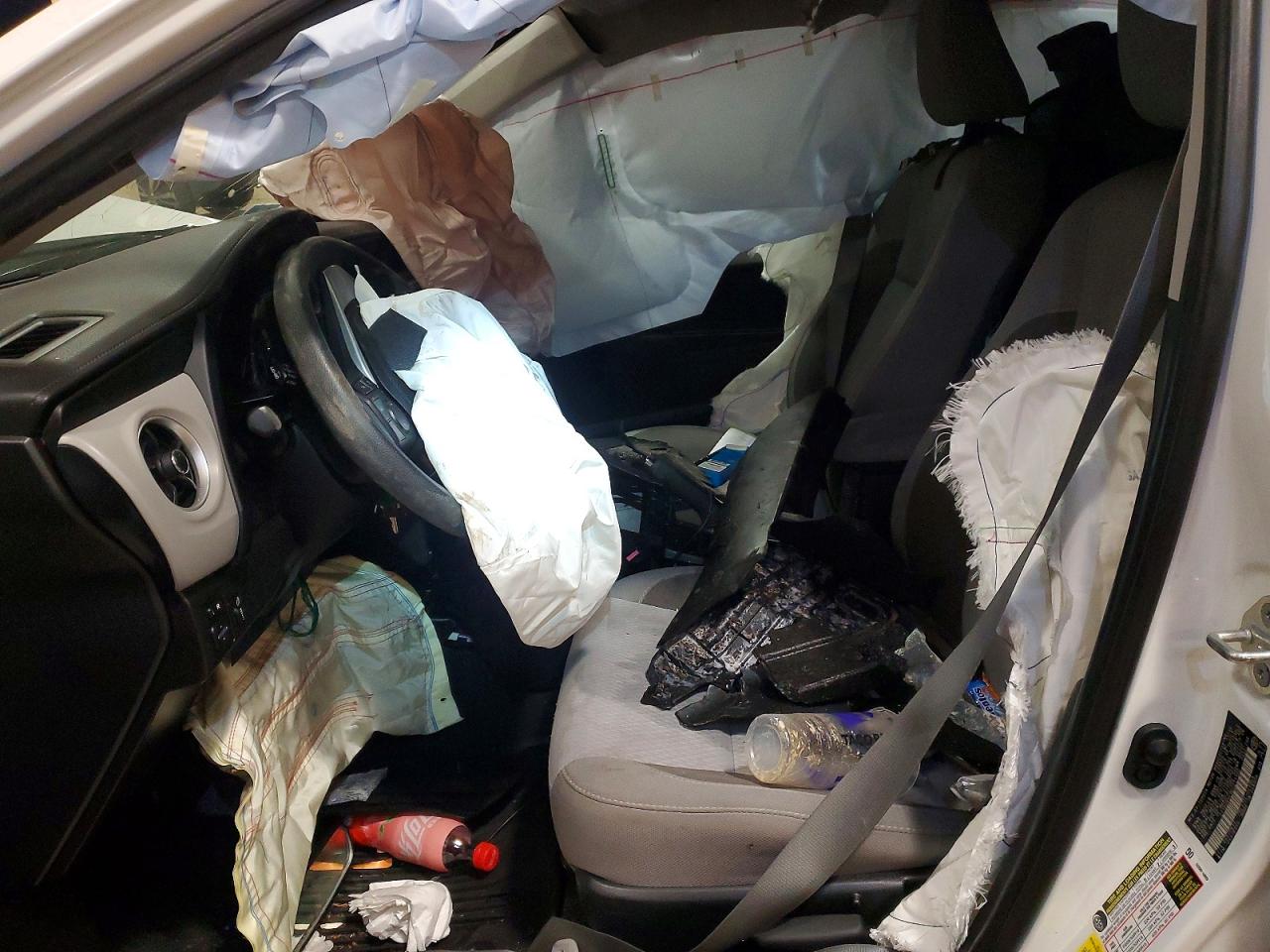 2019 TOYOTA COROLLA L photo 13