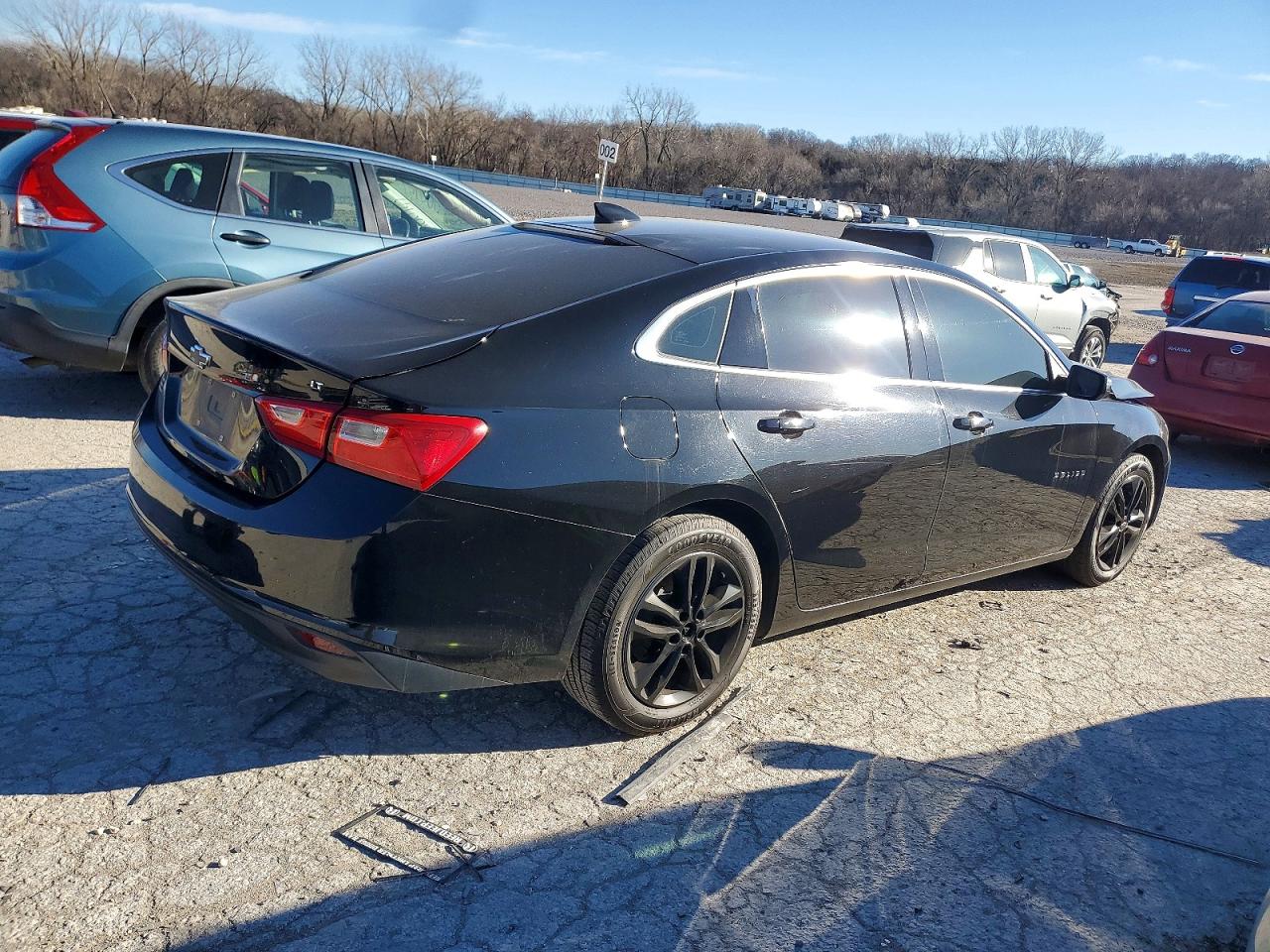 2017 CHEVROLET MALIBU LT photo 3