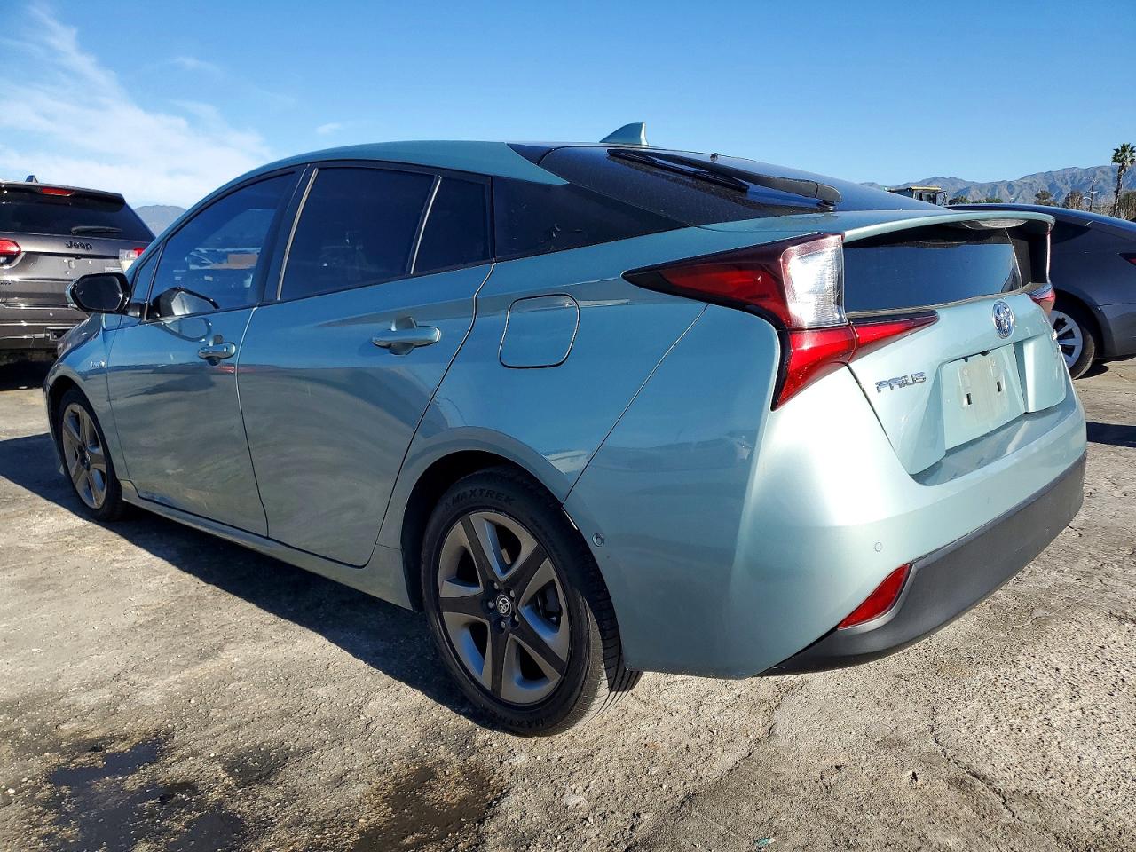 2019 TOYOTA PRIUS photo 2
