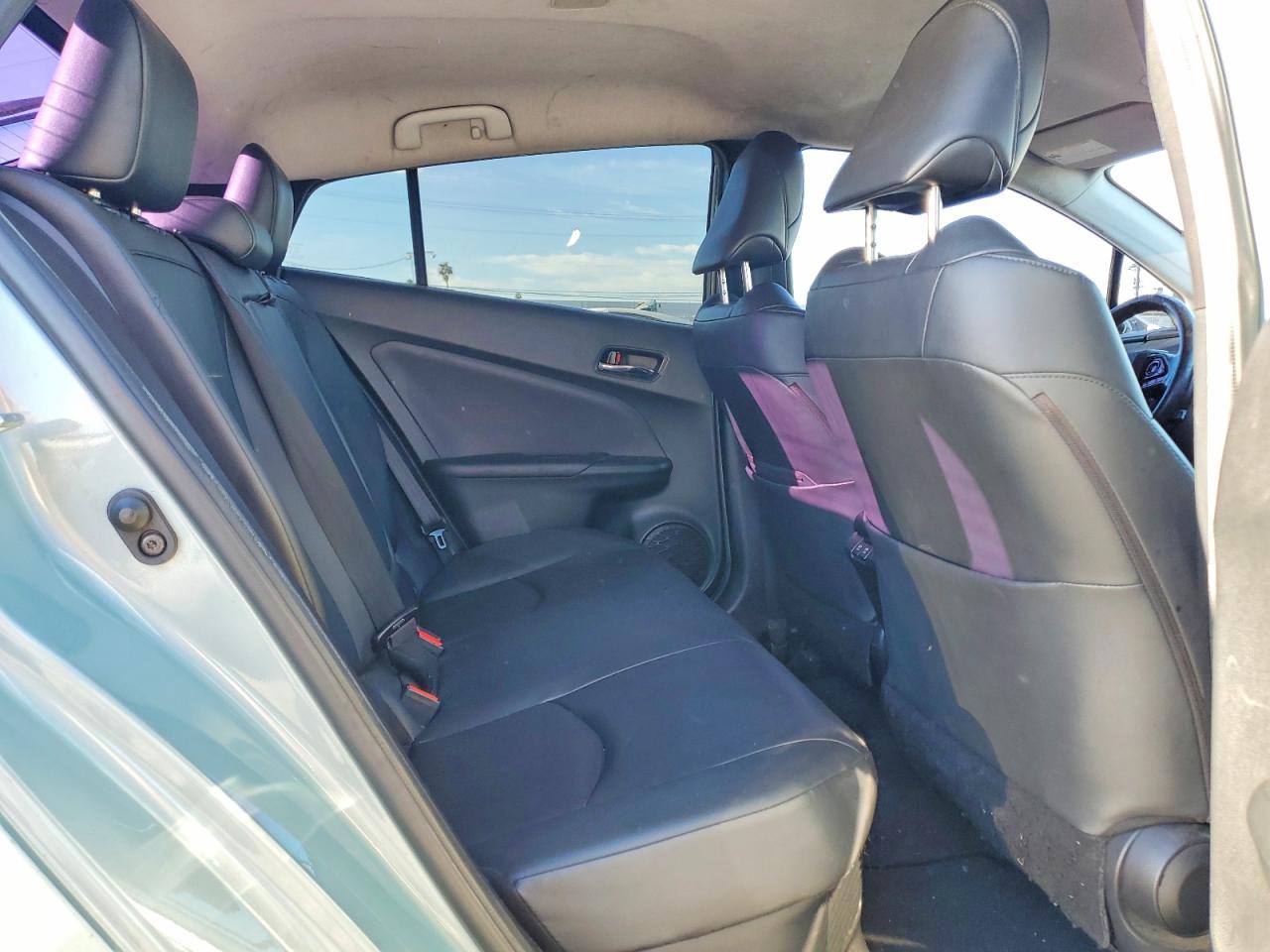 2019 TOYOTA PRIUS photo 10