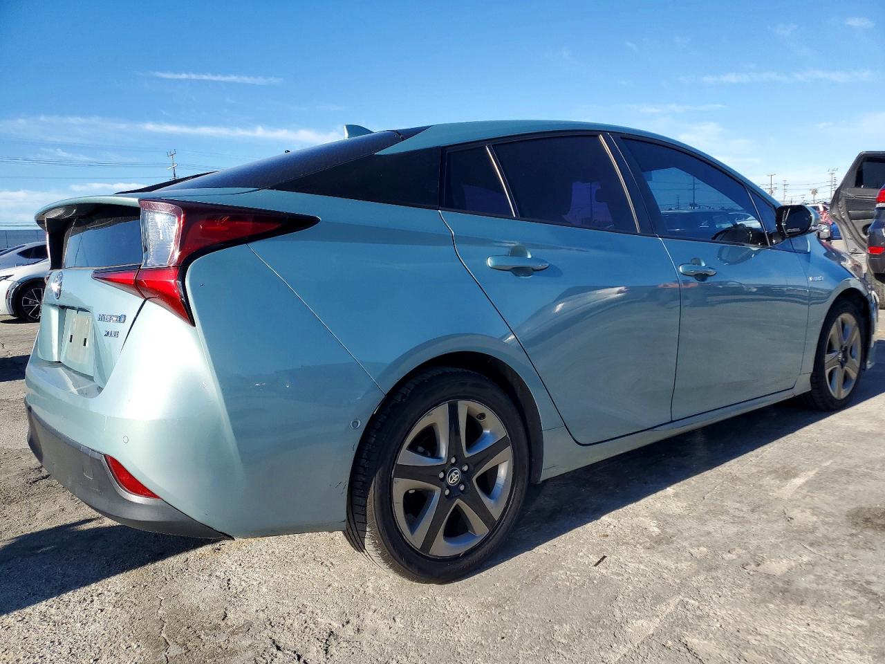 2019 TOYOTA PRIUS photo 3