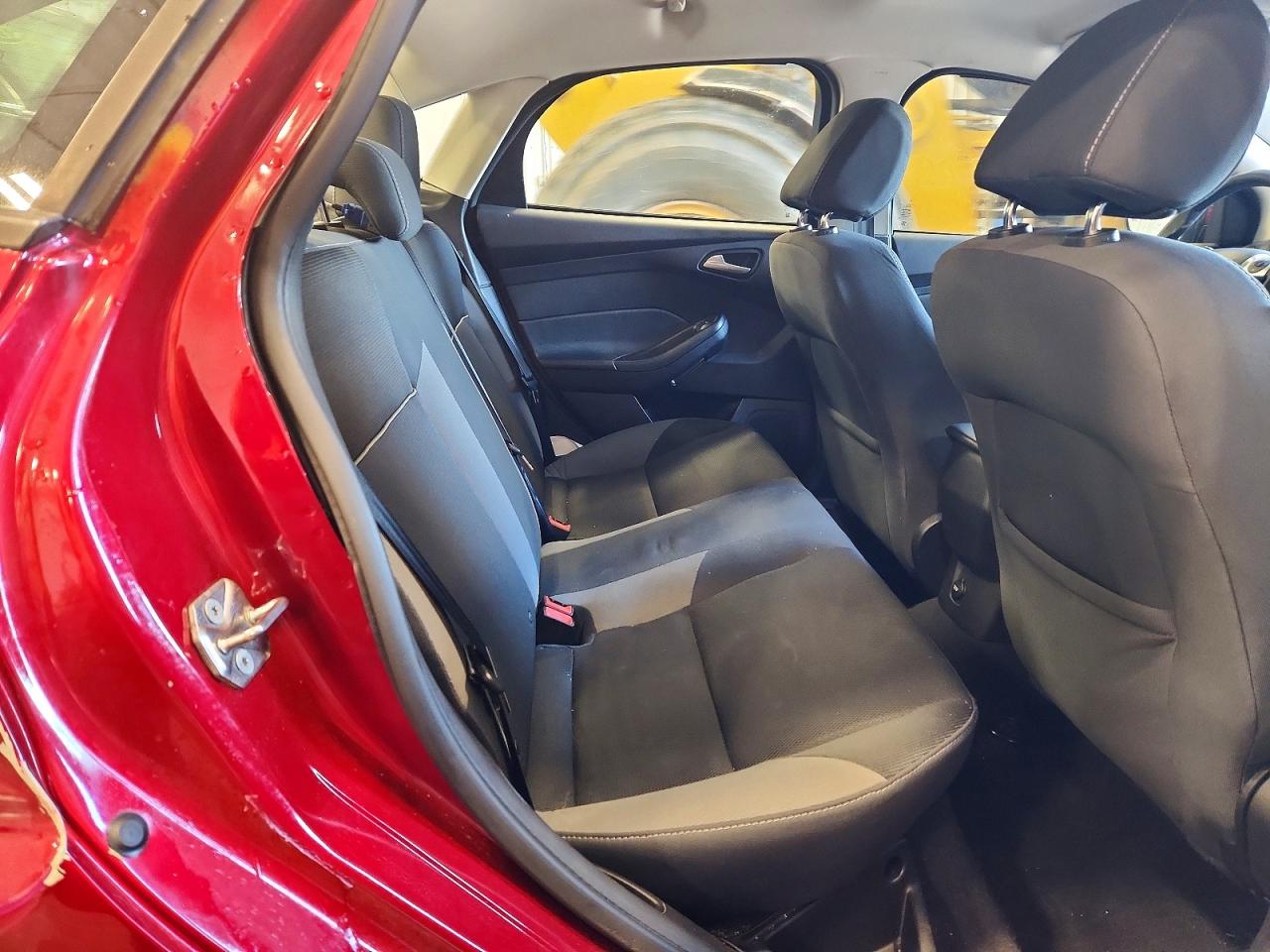 2014 FORD FOCUS SE photo 10