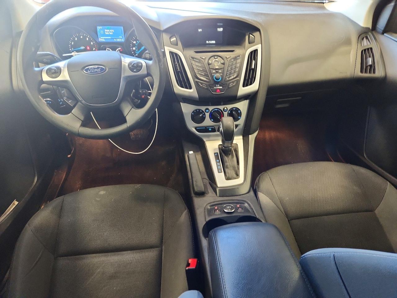 2014 FORD FOCUS SE photo 8