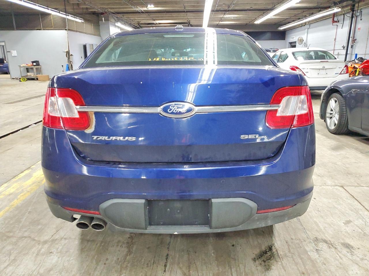 2011 FORD TAURUS SEL photo 6