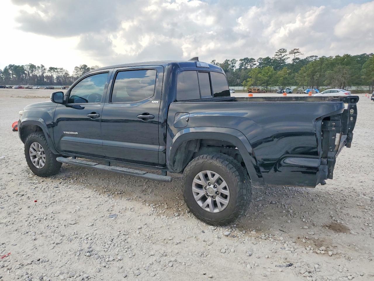 2017 TOYOTA TACOMA DOUBLE CAB photo 2