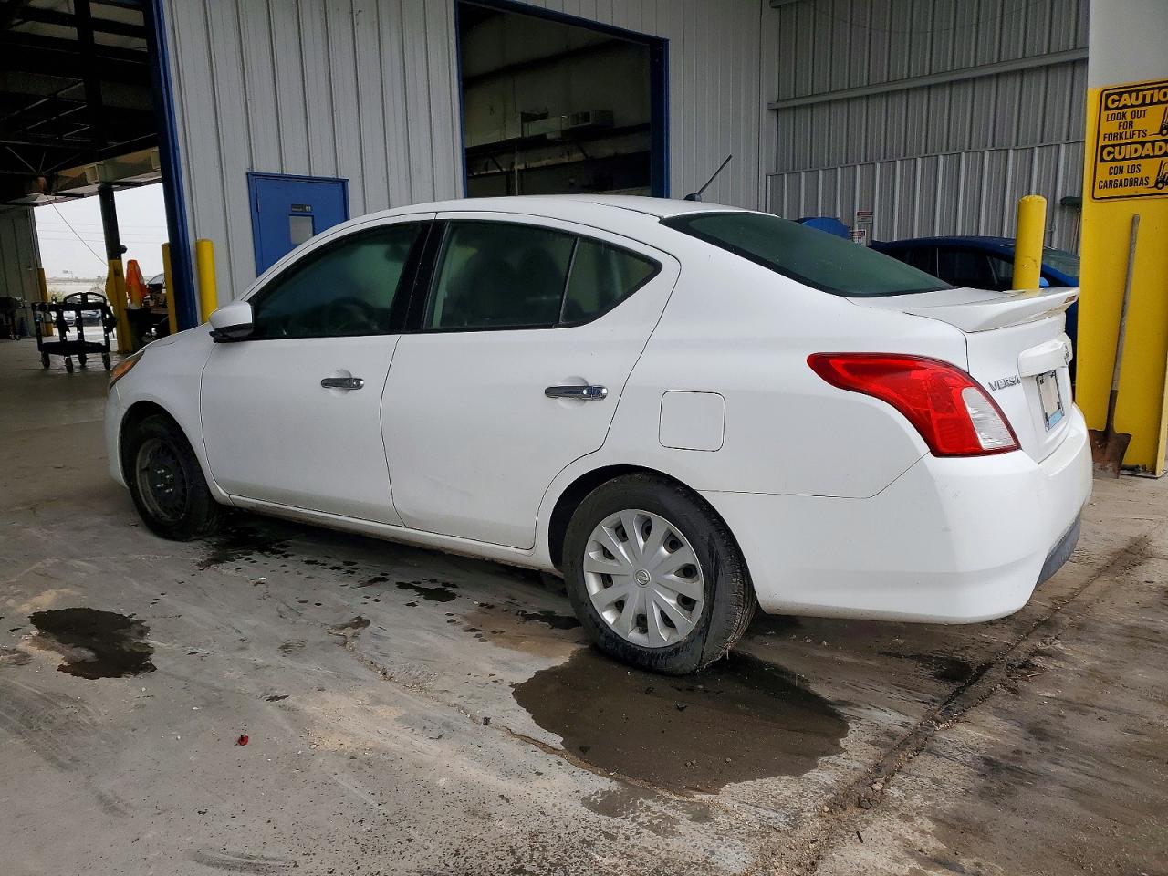 2019 NISSAN VERSA S photo 2