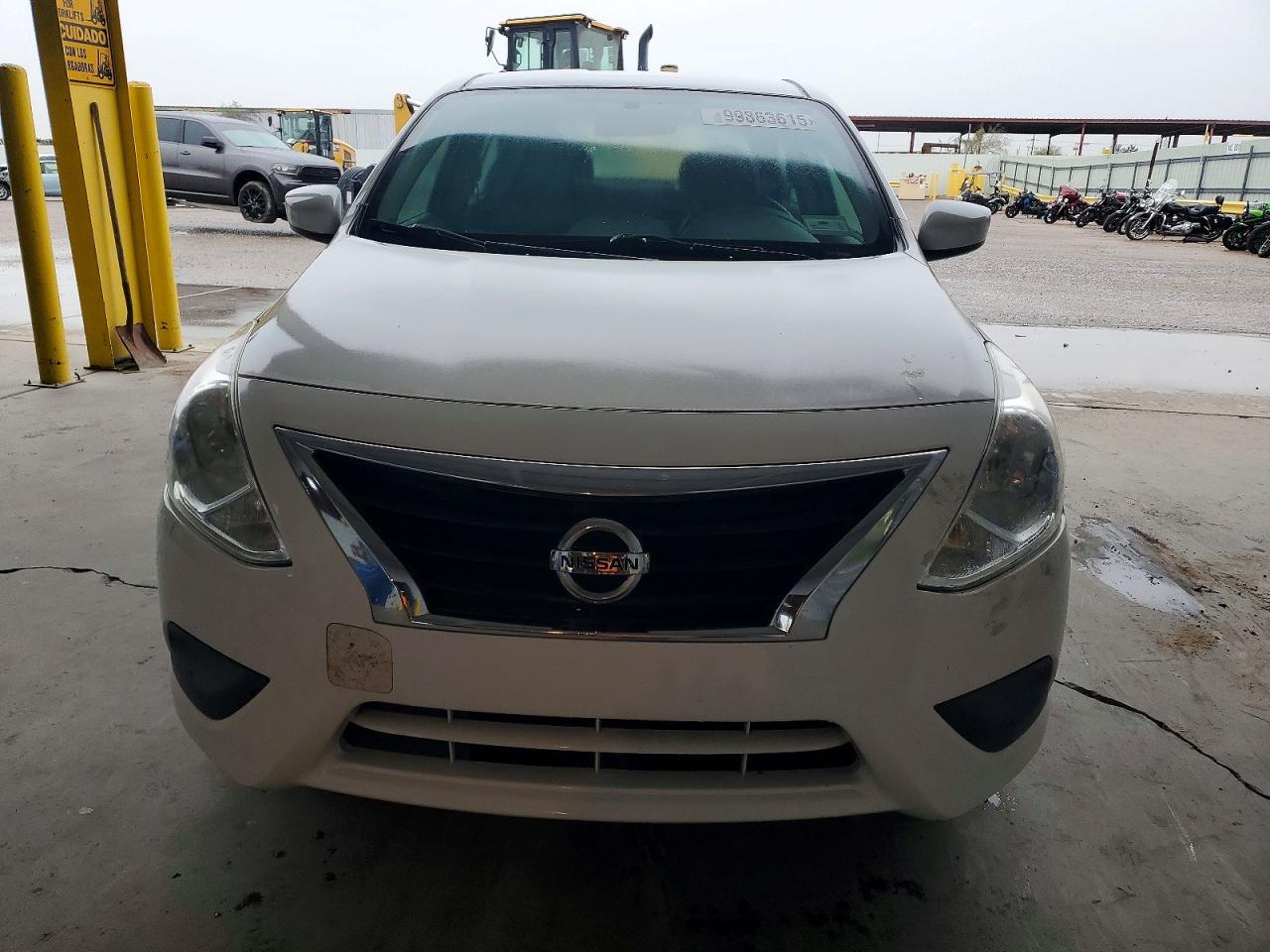 2019 NISSAN VERSA S photo 5