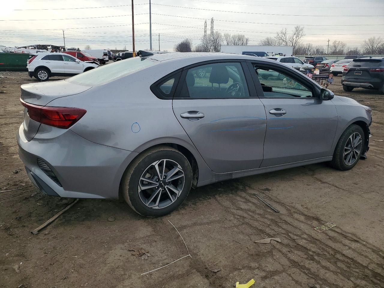 2023 KIA FORTE LX photo 3