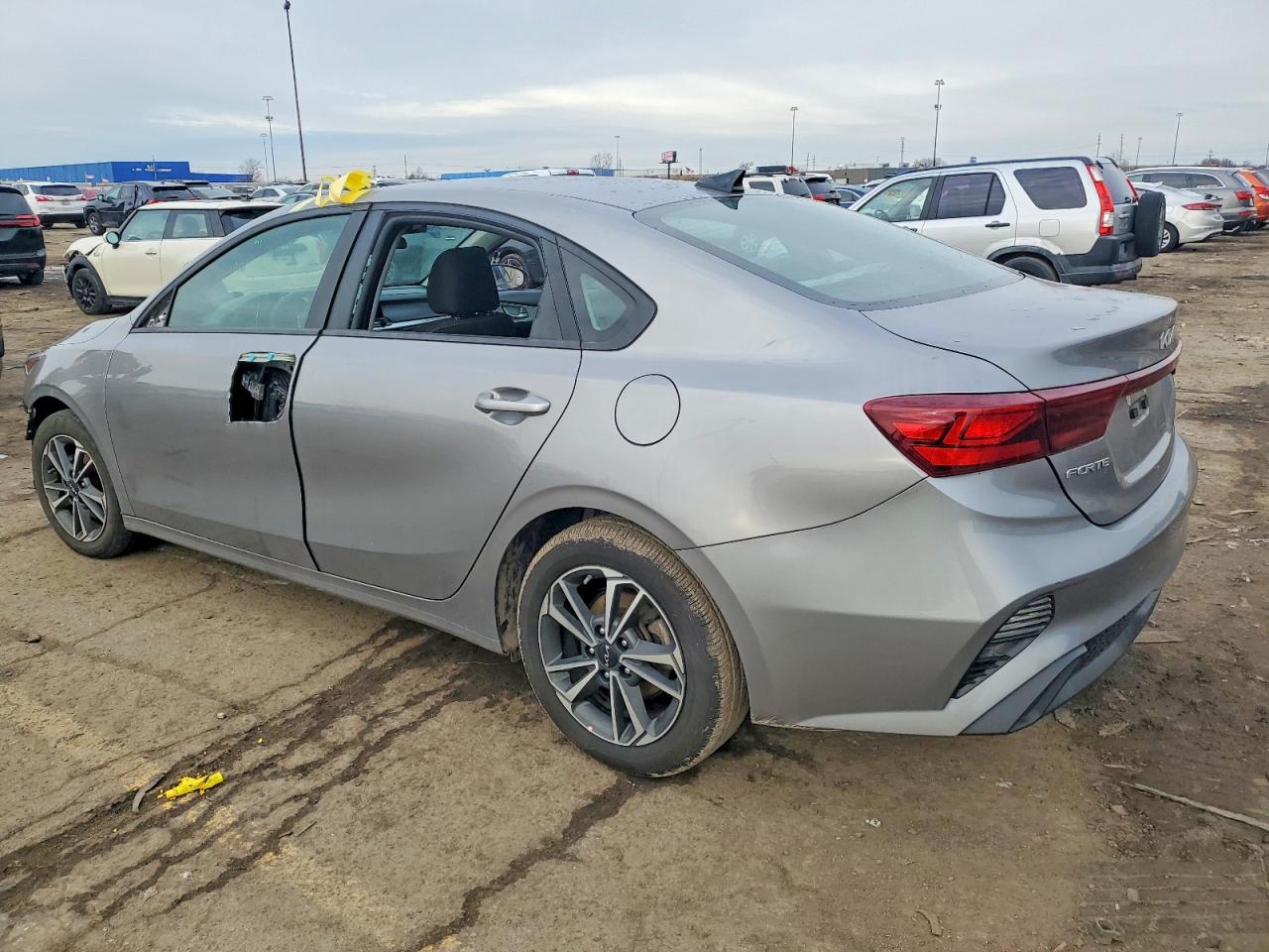 2023 KIA FORTE LX photo 2