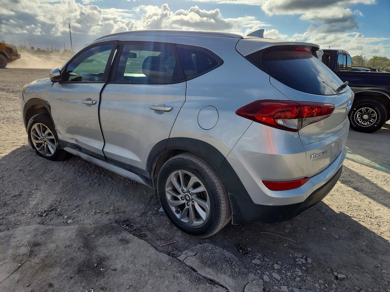 2018 HYUNDAI TUCSON photo 2
