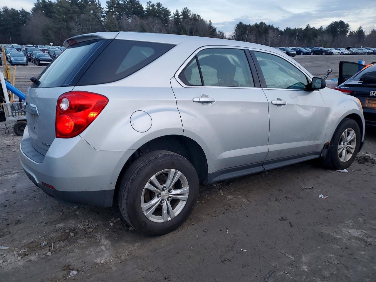 2015 CHEVROLET EQUINOX LS photo 3