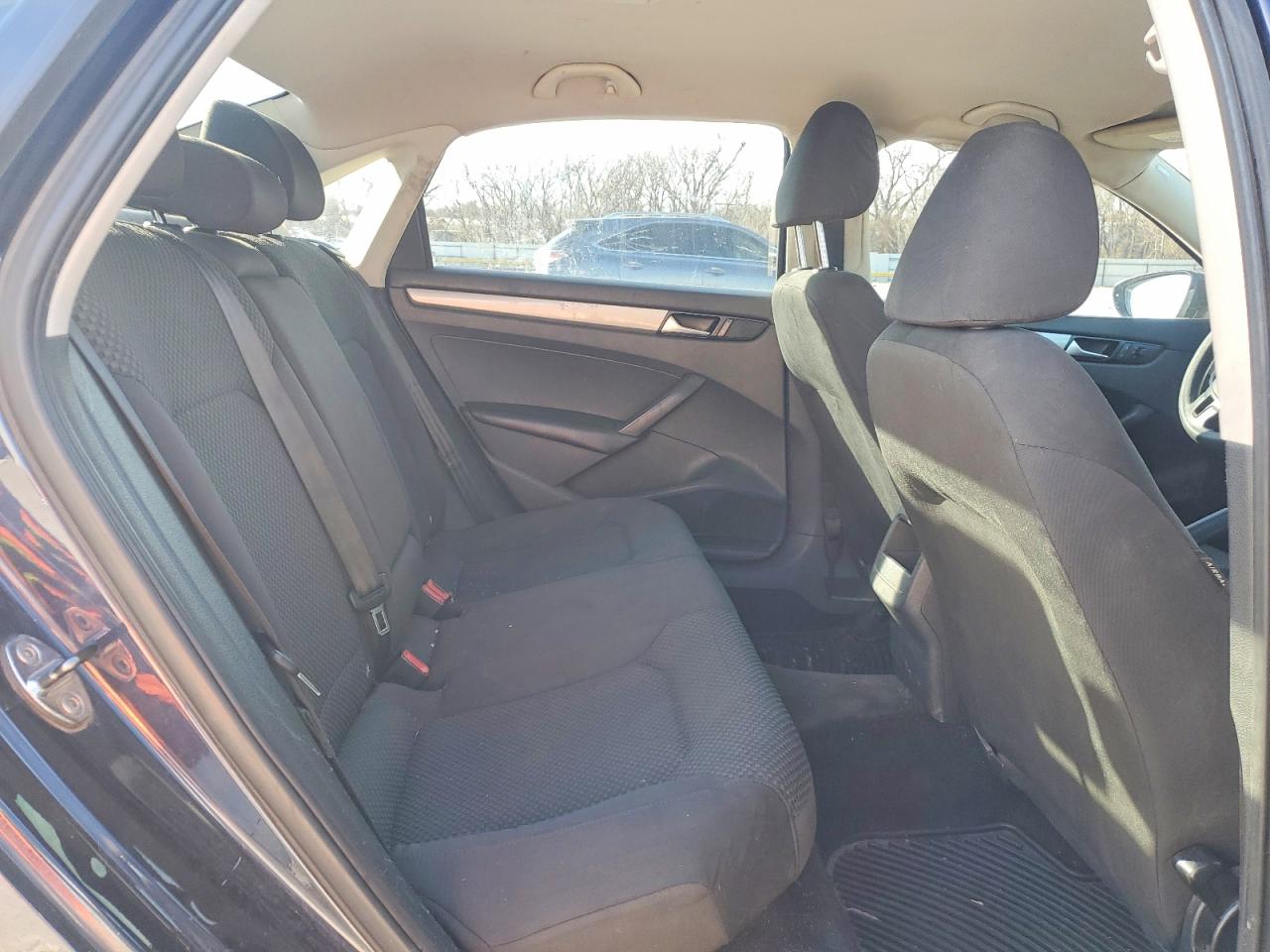 2012 VOLKSWAGEN PASSAT S photo 10