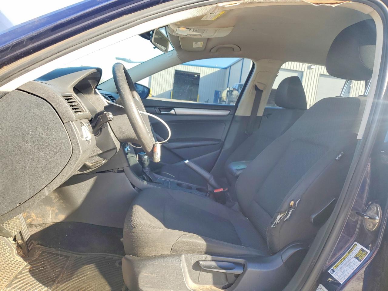 2012 VOLKSWAGEN PASSAT S photo 7