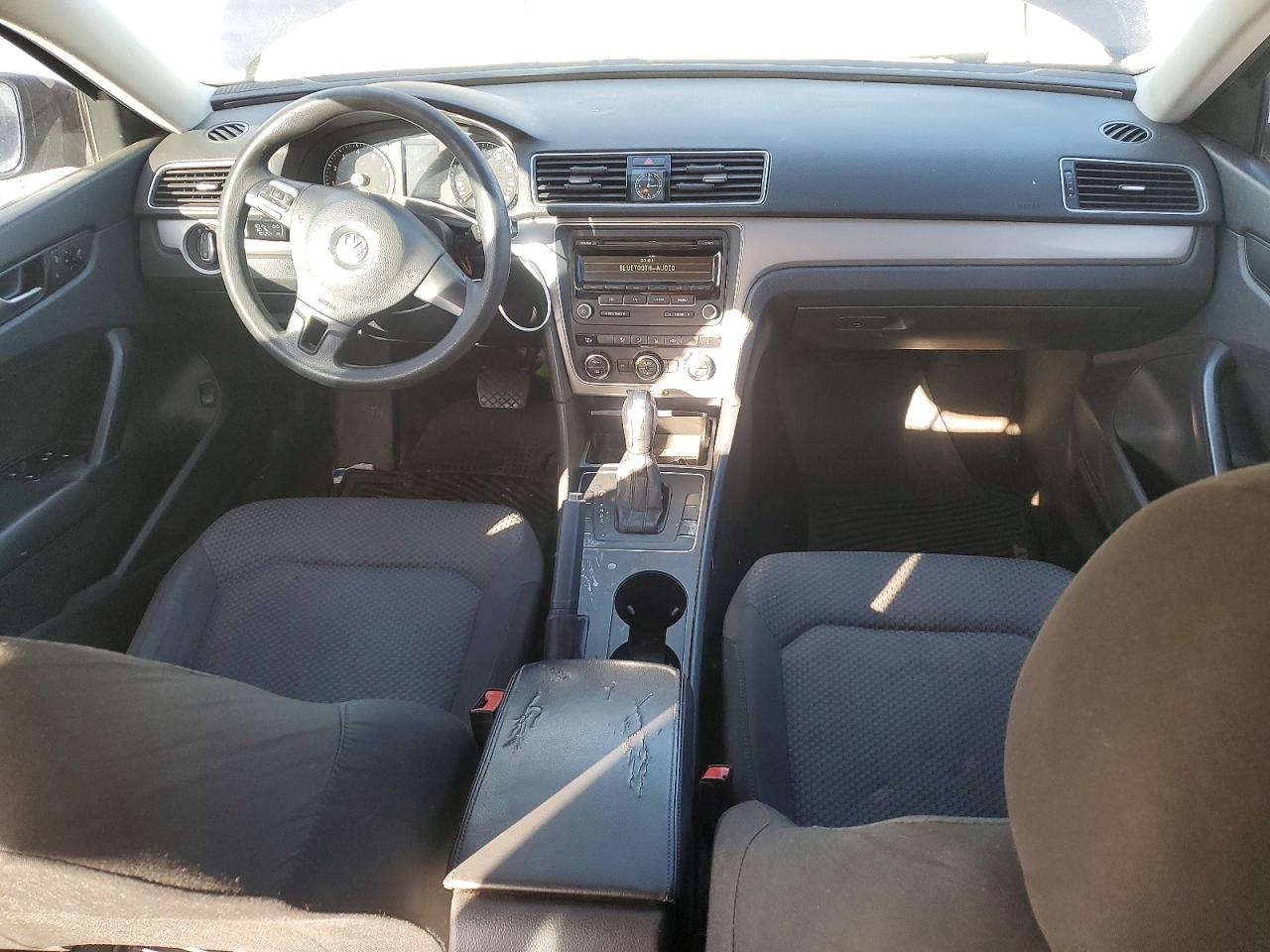 2012 VOLKSWAGEN PASSAT S photo 8